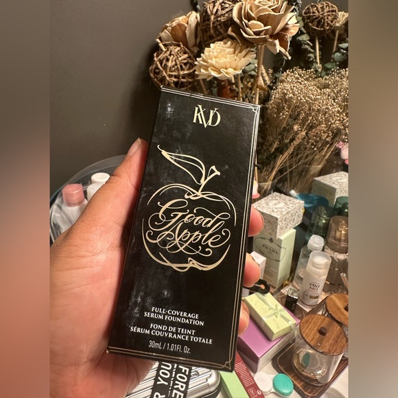 KVD Beauty Good Apple Non-Comedogenic Full-Coverage
Serum Foundation - Picture 3 of 5